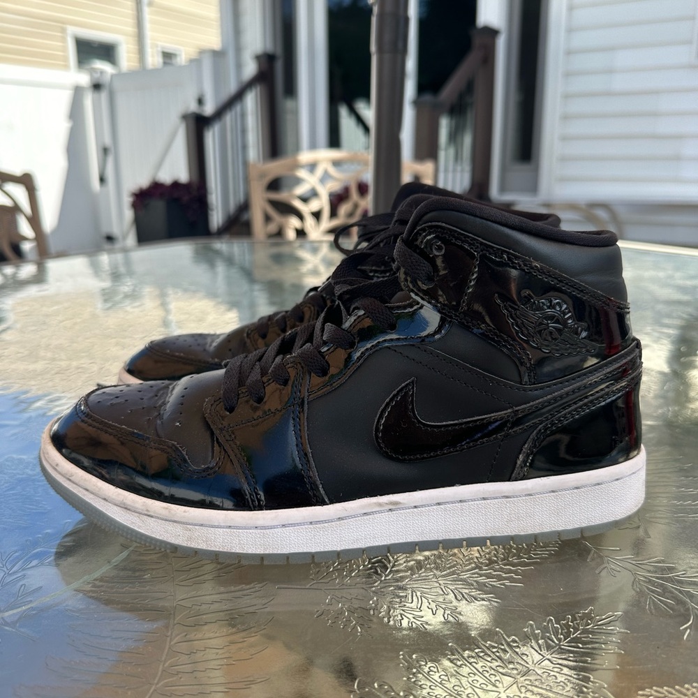 Air Jordan 1 Mid SE